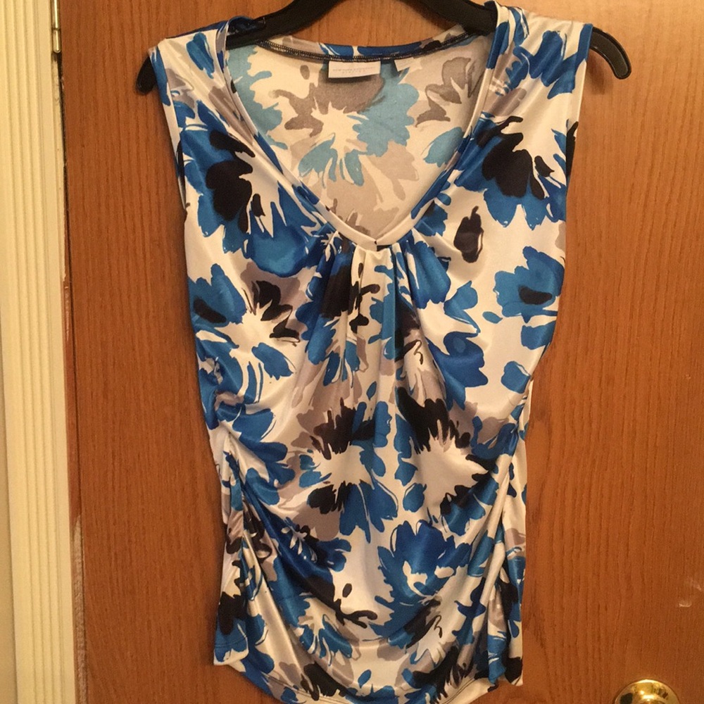 Very cute v neck, top w/smooth, satin feel.